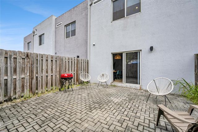 170 NW 158th St 7, Miami, FL 33169