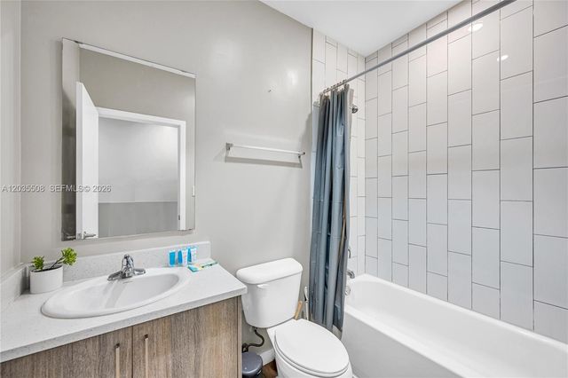 170 NW 158th St 7, Miami, FL 33169