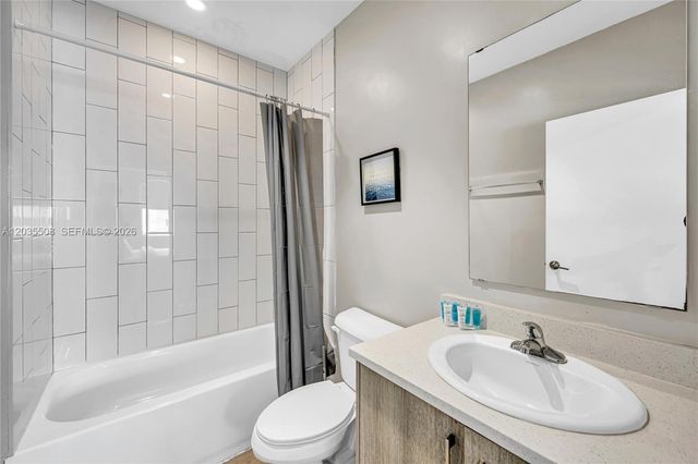 170 NW 158th St 7, Miami, FL 33169