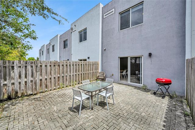 170 NW 158th St 7, Miami, FL 33169