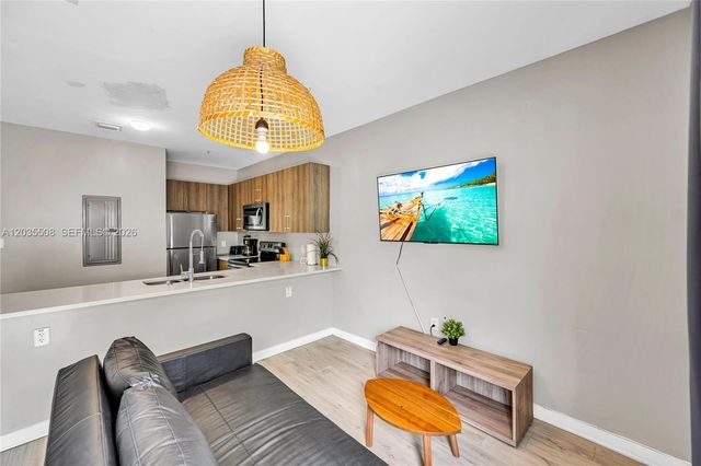 170 NW 158th St 7, Miami, FL 33169