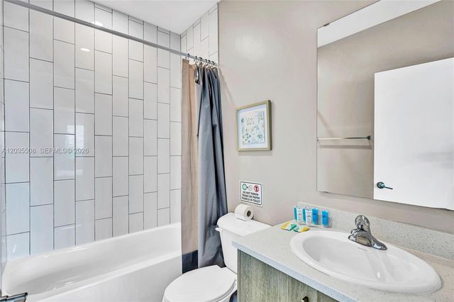 170 NW 158th St 7, Miami, FL 33169