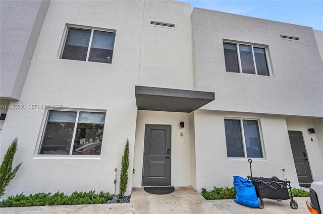 170 NW 158th St 7, Miami, FL 33169