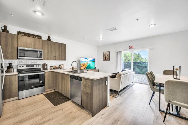 170 NW 158th St 7, Miami, FL 33169