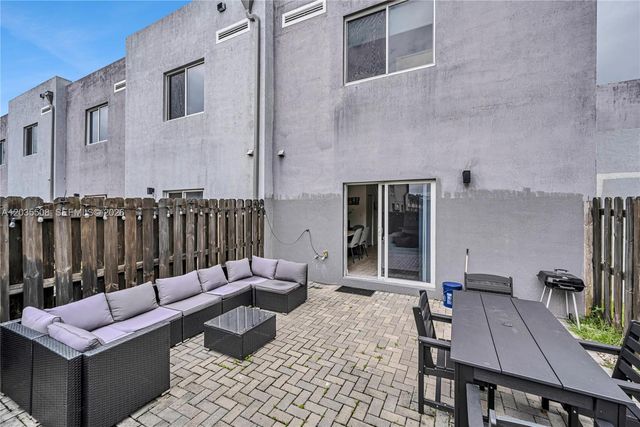 170 NW 158th St 7, Miami, FL 33169