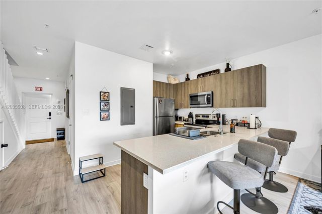 170 NW 158th St 7, Miami, FL 33169