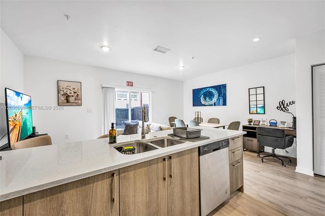 170 NW 158th St 7, Miami, FL 33169