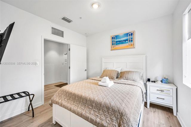 170 NW 158th St 7, Miami, FL 33169