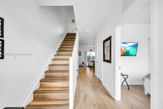 170 NW 158th St 7, Miami, FL 33169
