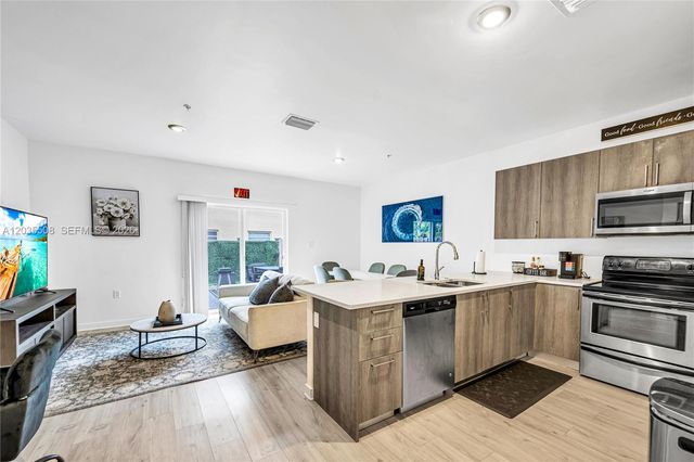 170 NW 158th St 7, Miami, FL 33169