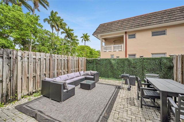 170 NW 158th St 7, Miami, FL 33169