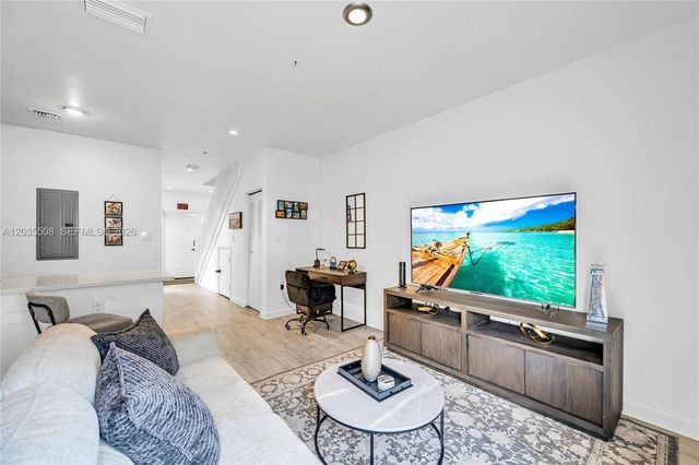 170 NW 158th St 7, Miami, FL 33169