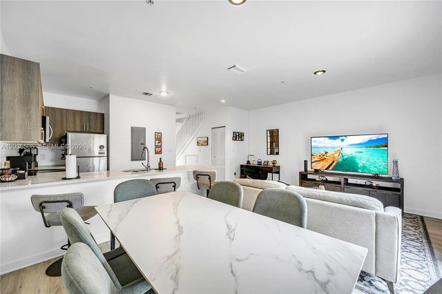 170 NW 158th St 7, Miami, FL 33169