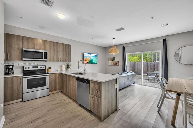 170 NW 158th St 7, Miami, FL 33169