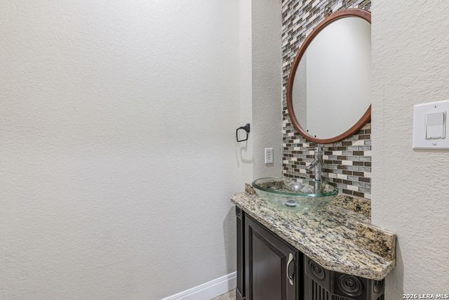 951 Private Road 3702, San Antonio, TX 78253
