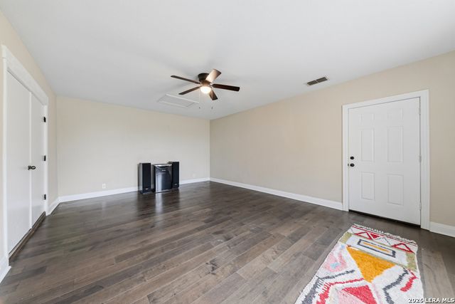 951 Private Road 3702, San Antonio, TX 78253
