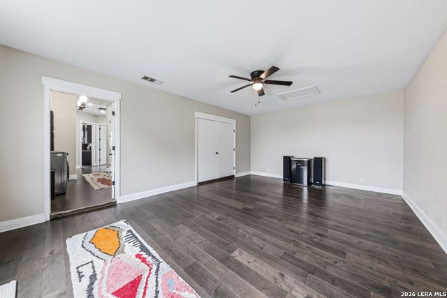 951 Private Road 3702, San Antonio, TX 78253