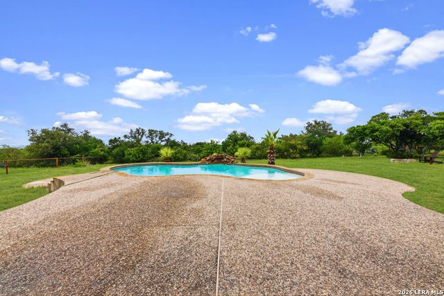 951 Private Road 3702, San Antonio, TX 78253