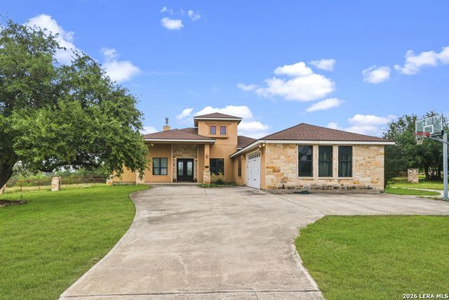 951 Private Road 3702, San Antonio, TX 78253