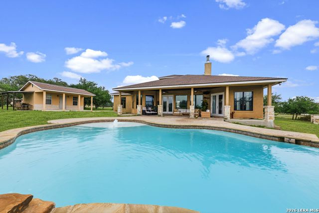 951 Private Road 3702, San Antonio, TX 78253