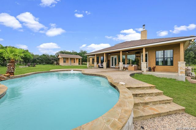 951 Private Road 3702, San Antonio, TX 78253