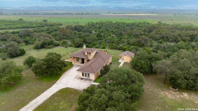 951 Private Road 3702, San Antonio, TX 78253