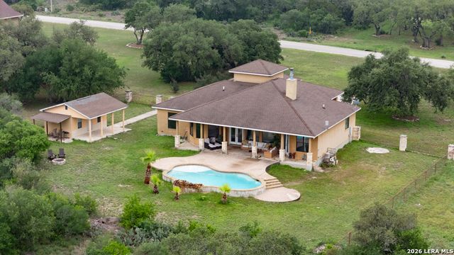951 Private Road 3702, San Antonio, TX 78253