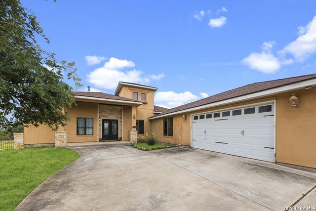 951 Private Road 3702, San Antonio, TX 78253