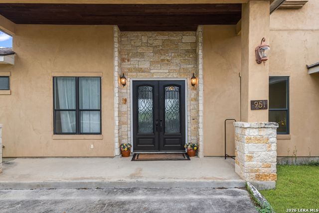 951 Private Road 3702, San Antonio, TX 78253