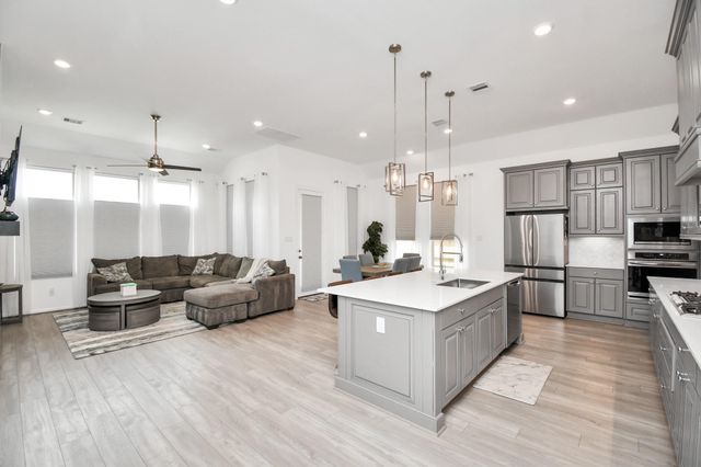 1354 Knollbridge Point Lane, Pinehurst, TX 77362