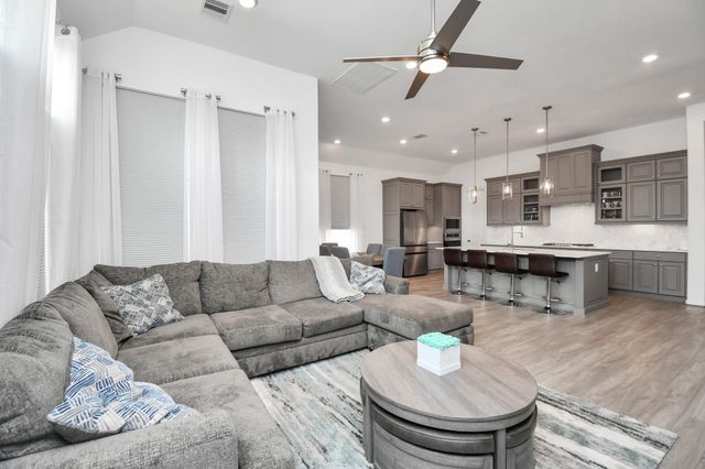 1354 Knollbridge Point Lane, Pinehurst, TX 77362