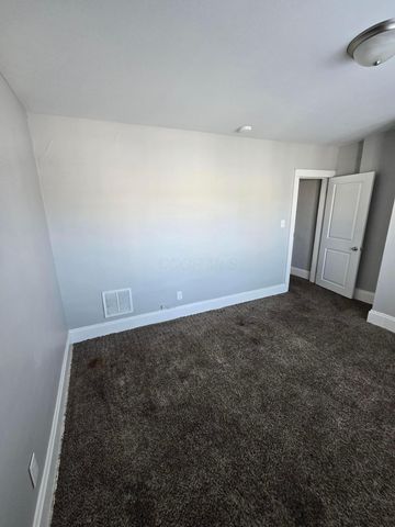 2205-2207 Sullivant Avenue, Columbus, OH 43223