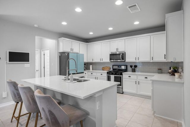1140 Kimblewick DR, Georgetown, TX 78626