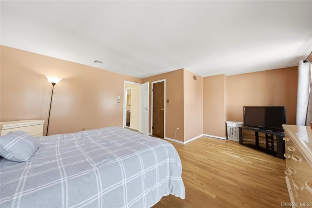88 E Valley Stream Boulevard 6, Valley Stream, NY 11580