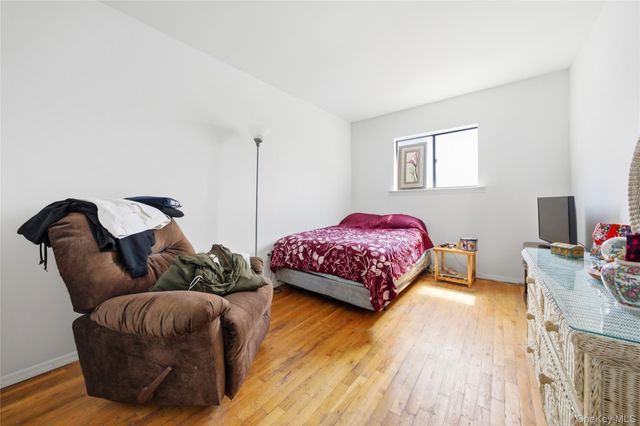 88 E Valley Stream Boulevard 6, Valley Stream, NY 11580
