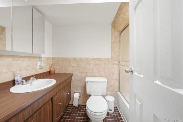 88 E Valley Stream Boulevard 6, Valley Stream, NY 11580