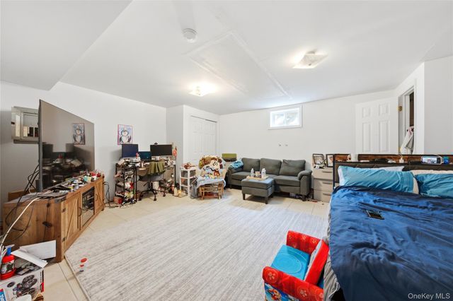 88 E Valley Stream Boulevard 6, Valley Stream, NY 11580