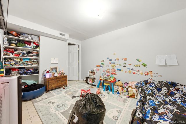 88 E Valley Stream Boulevard 6, Valley Stream, NY 11580
