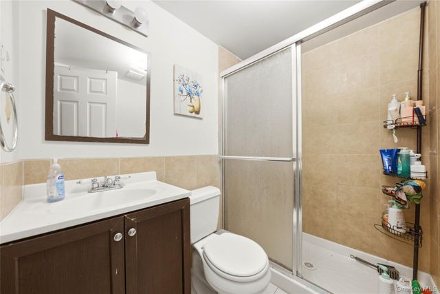 88 E Valley Stream Boulevard 6, Valley Stream, NY 11580