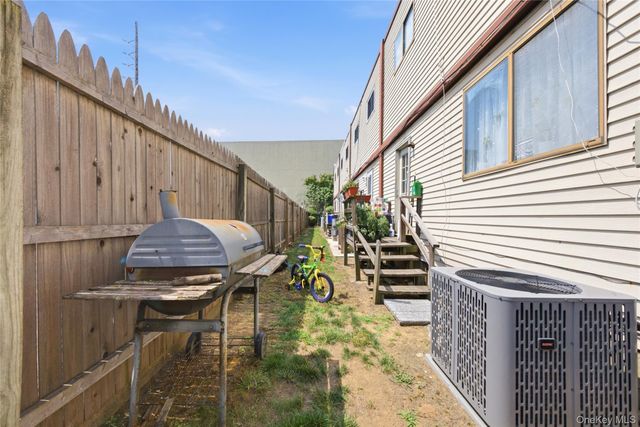 88 E Valley Stream Boulevard 6, Valley Stream, NY 11580