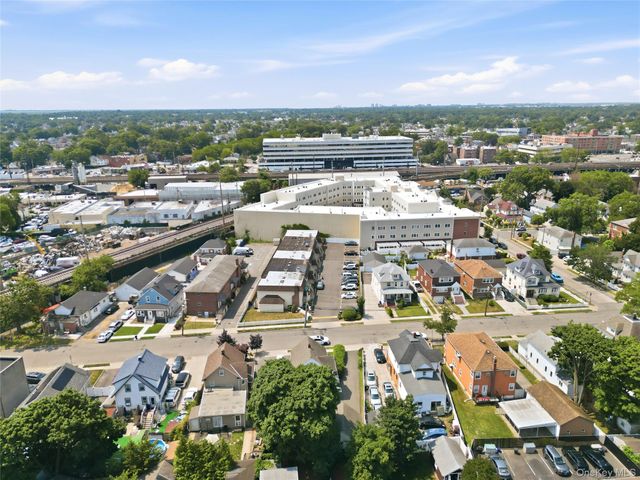 88 E Valley Stream Boulevard 6, Valley Stream, NY 11580
