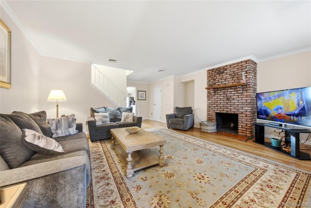 88 E Valley Stream Boulevard 6, Valley Stream, NY 11580
