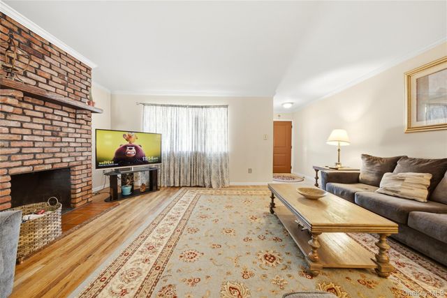 88 E Valley Stream Boulevard 6, Valley Stream, NY 11580