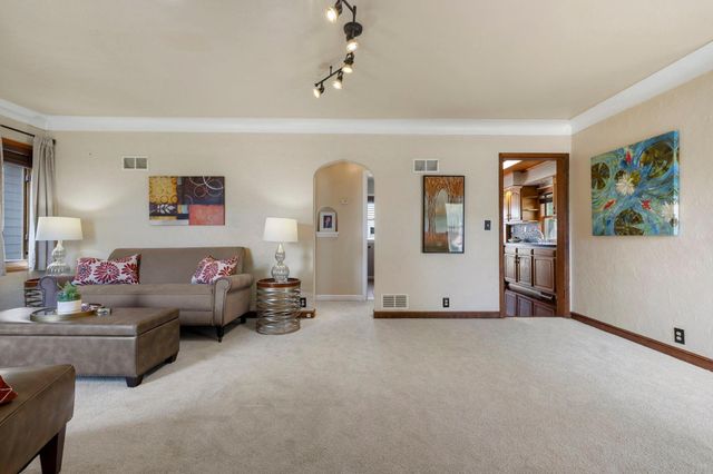 619 12th Avenue N, South Saint Paul, MN 55075