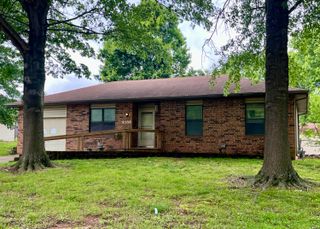 2155 East Redwood Street, Republic, MO 65738