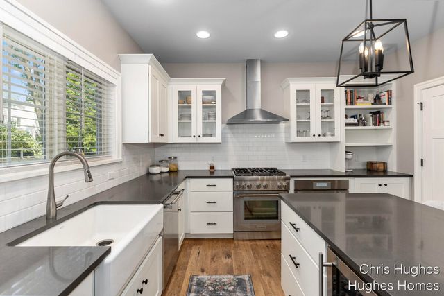 2525 Lake Drive SE, East Grand Rapids, MI 49506