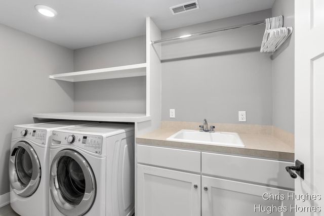 2525 Lake Drive SE, East Grand Rapids, MI 49506