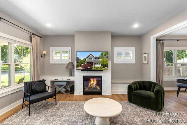 2525 Lake Drive SE, East Grand Rapids, MI 49506