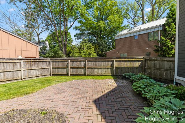 2525 Lake Drive SE, East Grand Rapids, MI 49506