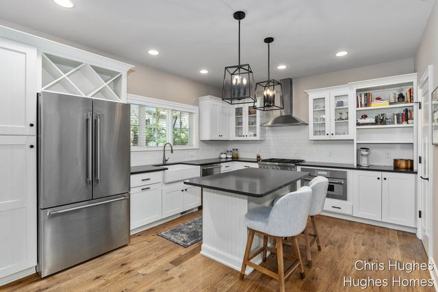 2525 Lake Drive SE, East Grand Rapids, MI 49506